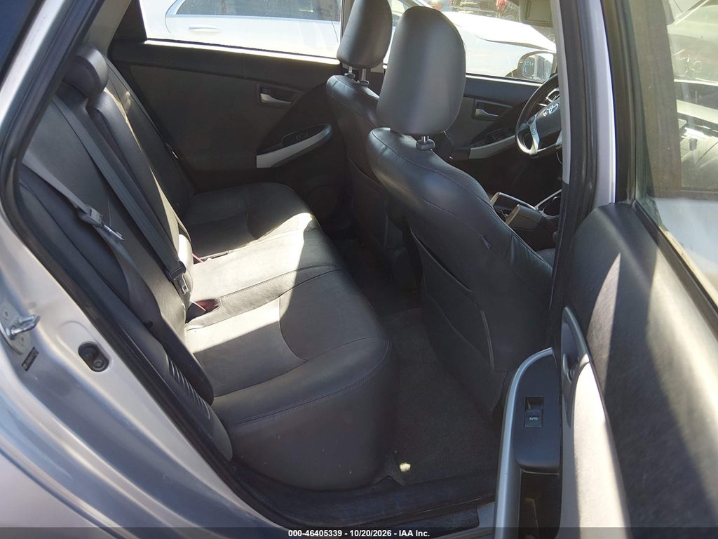 2012 Toyota Prius Three photo 8