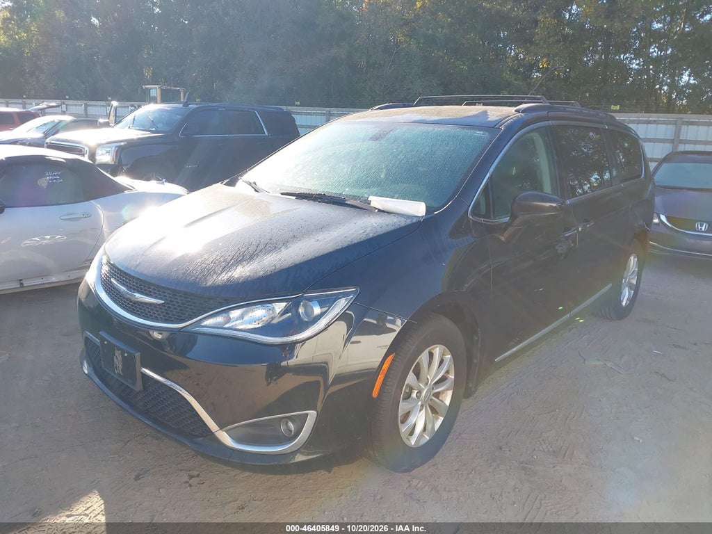 2017 Chrysler Pacifica Touring-L photo 2