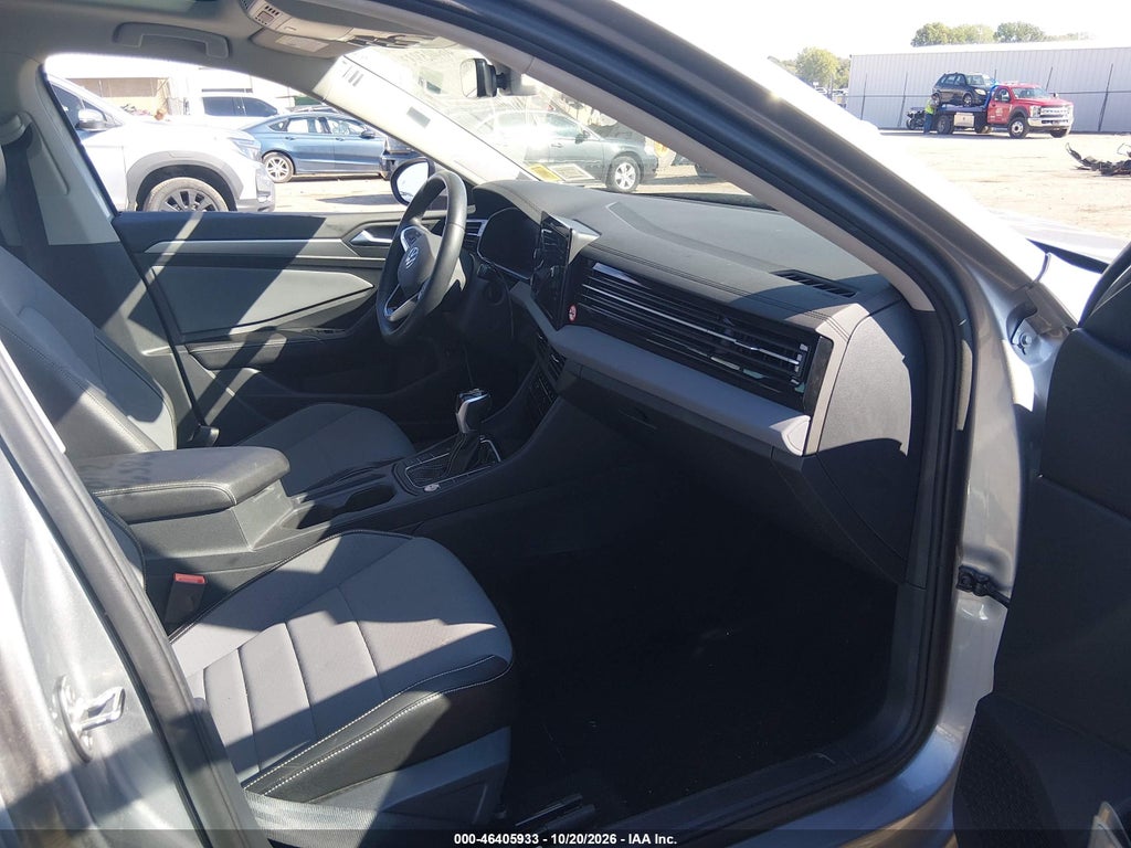 2026 Volkswagen Jetta SE photo 5