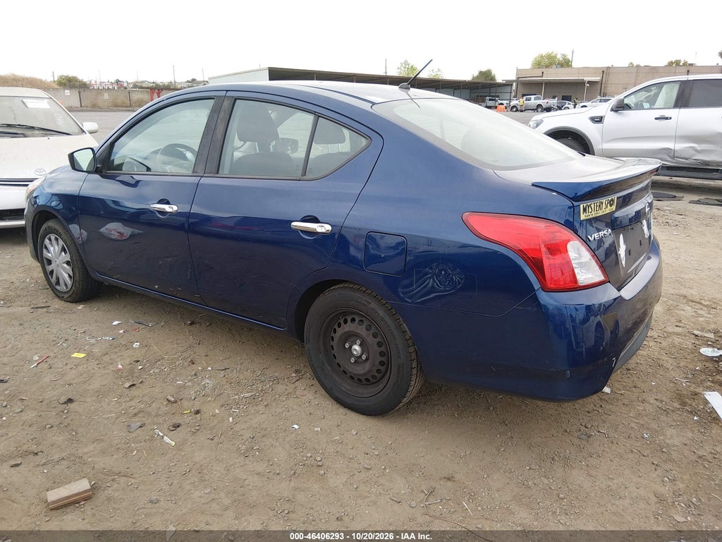 2018 Nissan Versa 1.6 SV photo 3