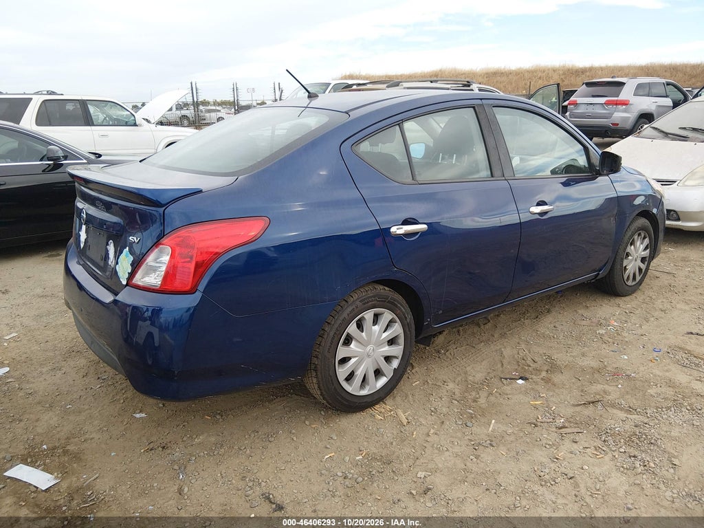 2018 Nissan Versa 1.6 SV photo 4