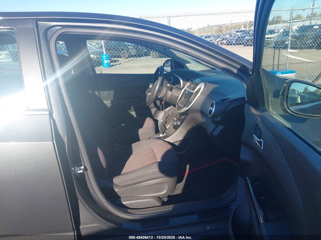 2019 Chevrolet Sonic LT Auto photo 5