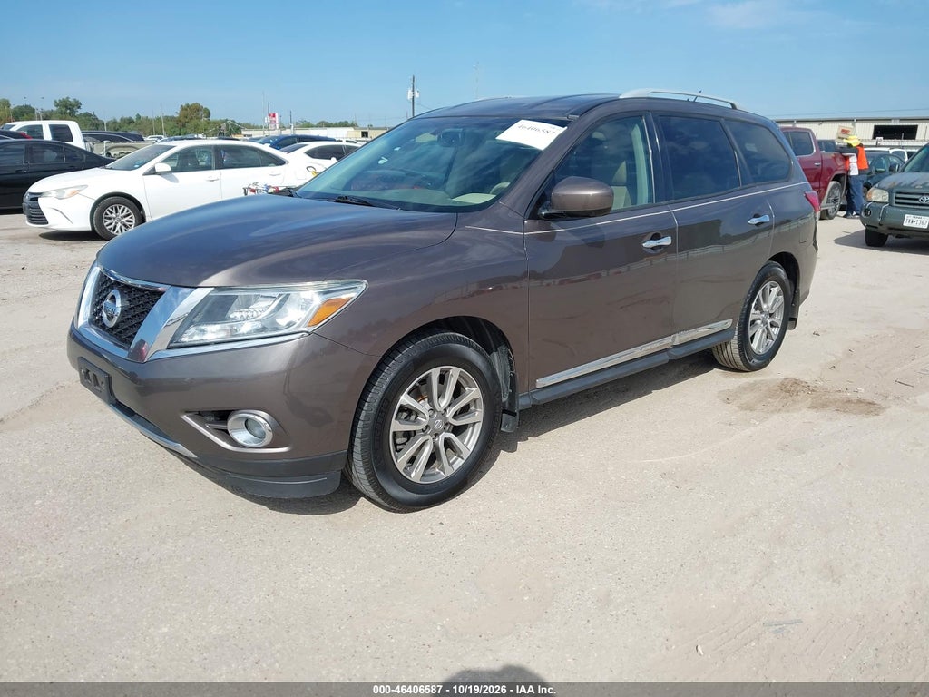 2015 Nissan Pathfinder SL photo 2
