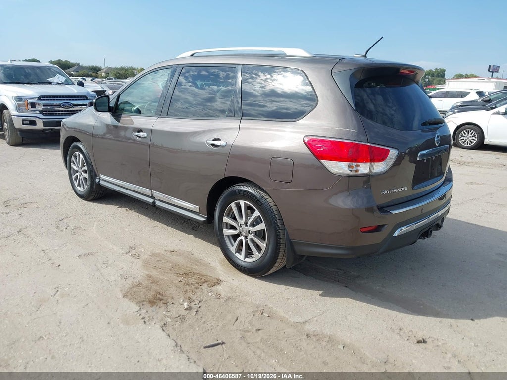 2015 Nissan Pathfinder SL photo 3
