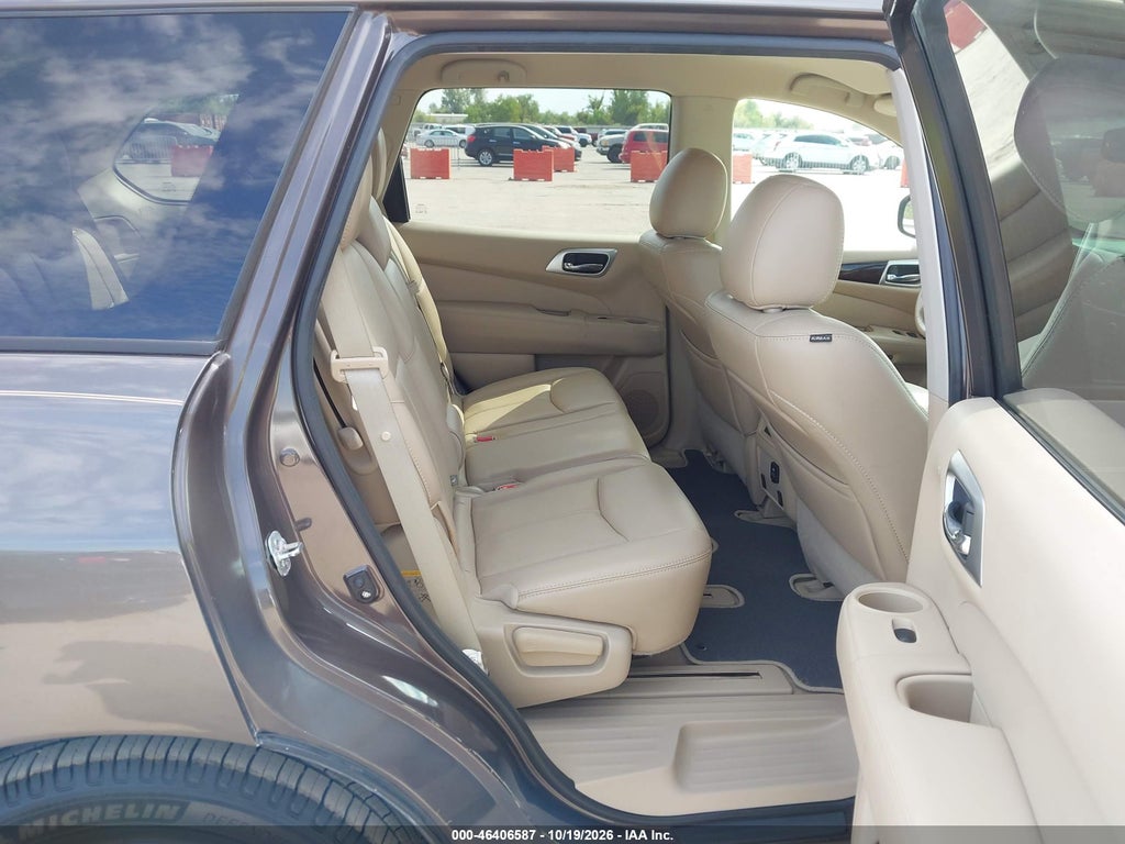 2015 Nissan Pathfinder SL photo 8