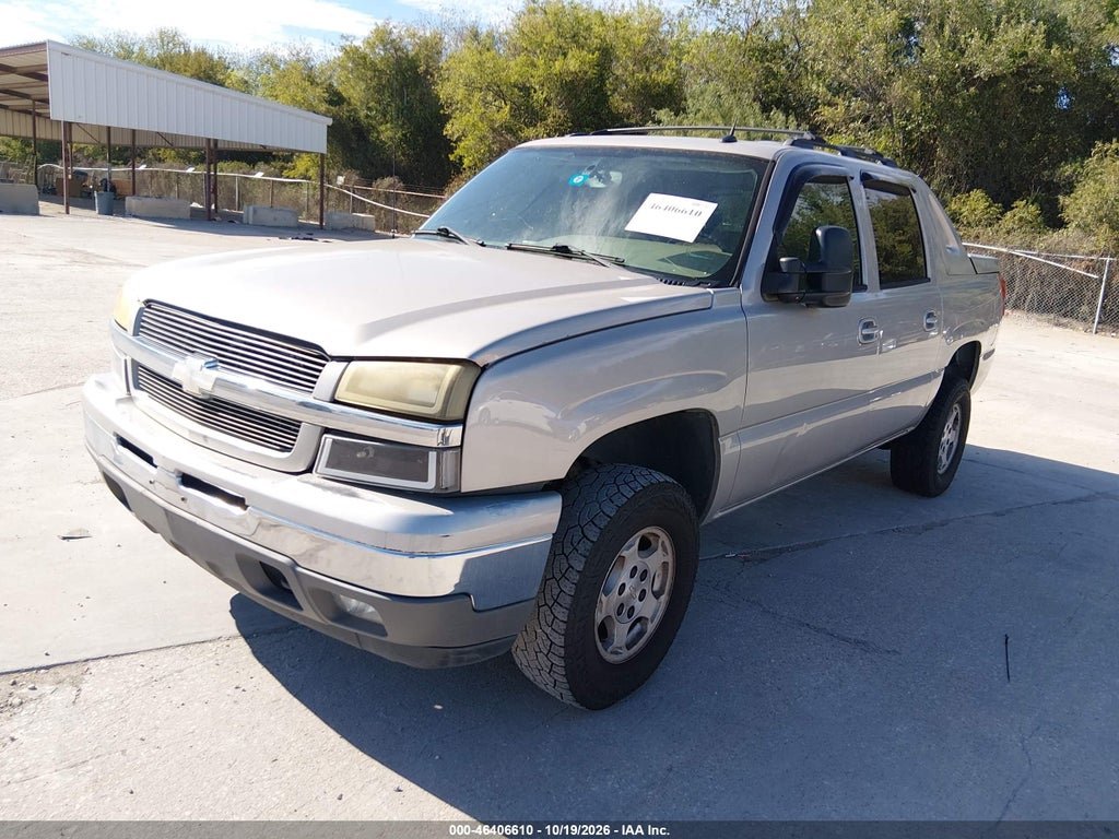 2005 Chevrolet Avalanche 1500 LS photo 2