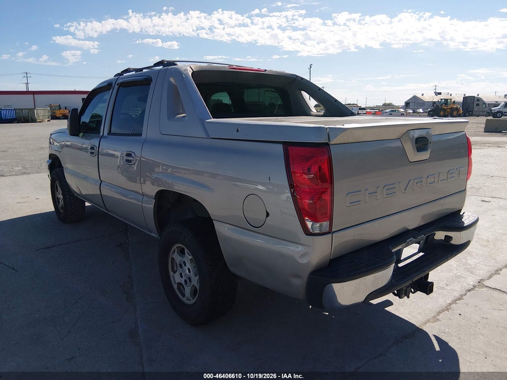 2005 Chevrolet Avalanche 1500 LS photo 3