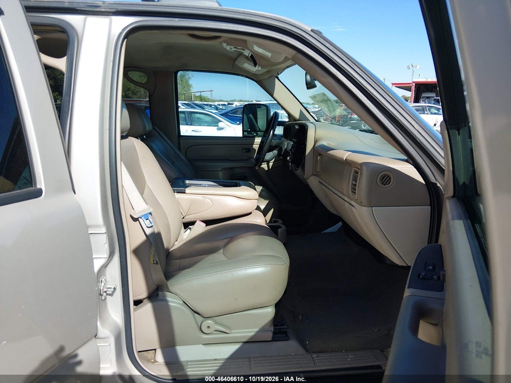 2005 Chevrolet Avalanche 1500 LS photo 5