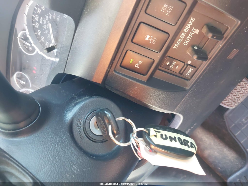 2017 Toyota Tundra SR5 5.7L V8 photo 11