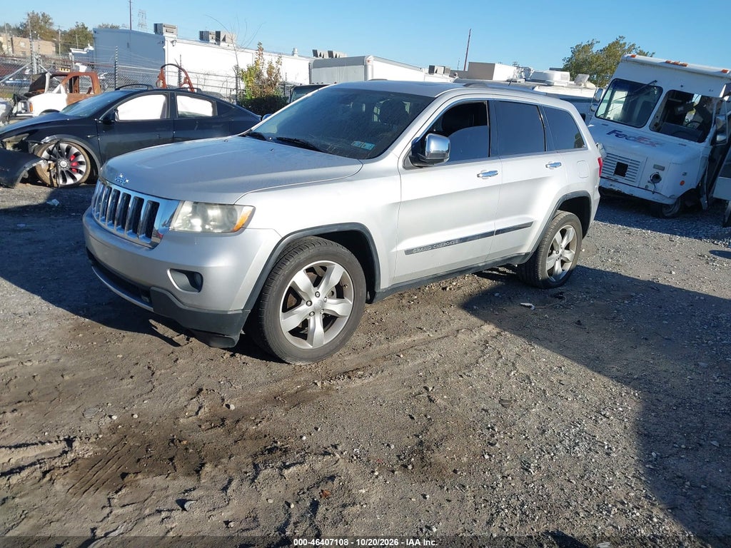 2011 Jeep Grand Cherokee Overland photo 2