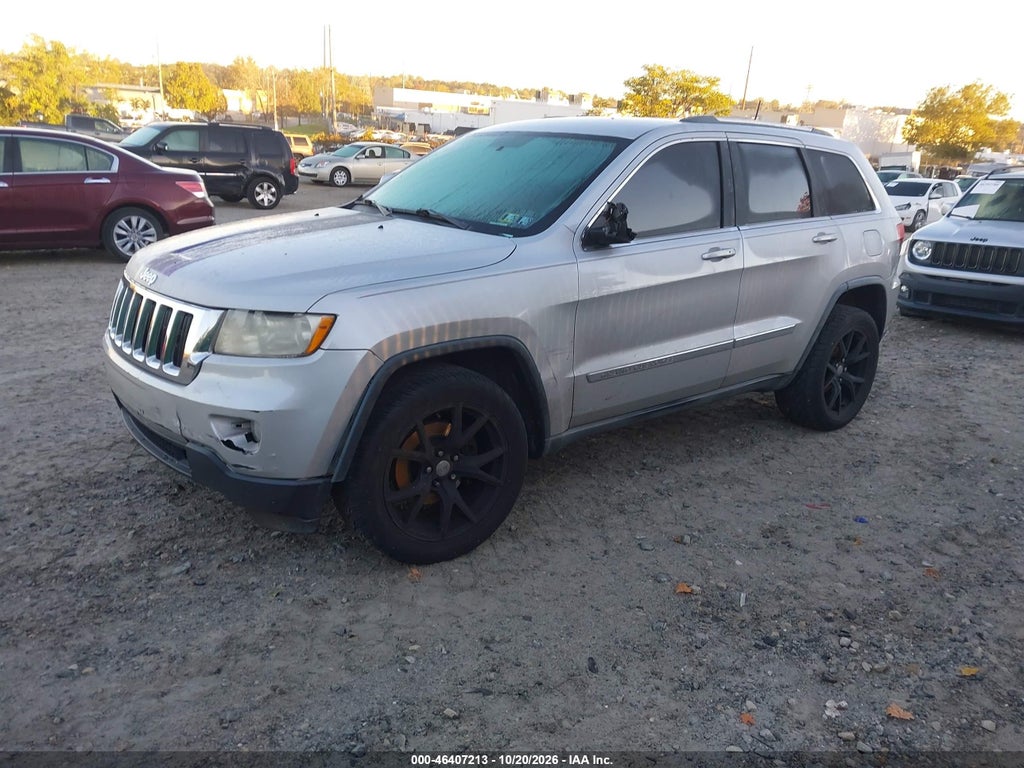 2011 Jeep Grand Cherokee Laredo photo 2