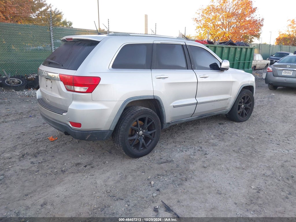 2011 Jeep Grand Cherokee Laredo photo 4