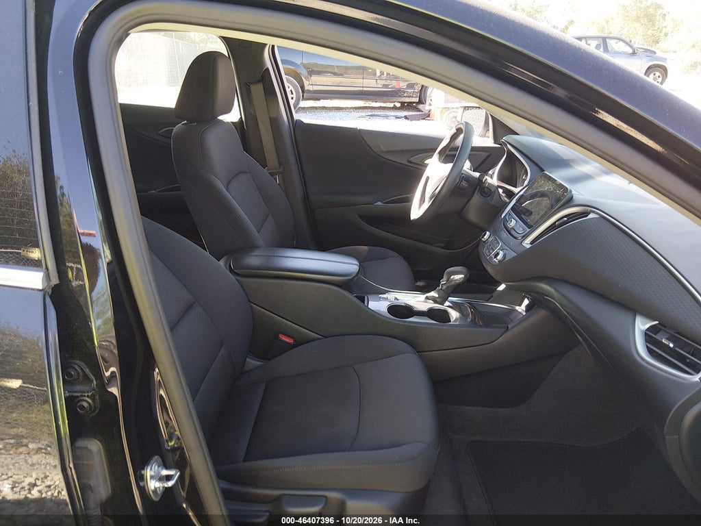 2025 Chevrolet Malibu FWD 1LT photo 5