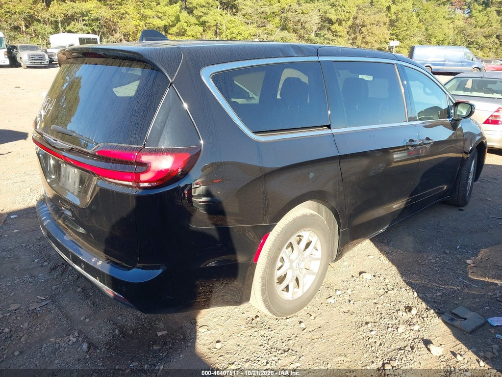 2026 Chrysler Pacifica Select photo 4