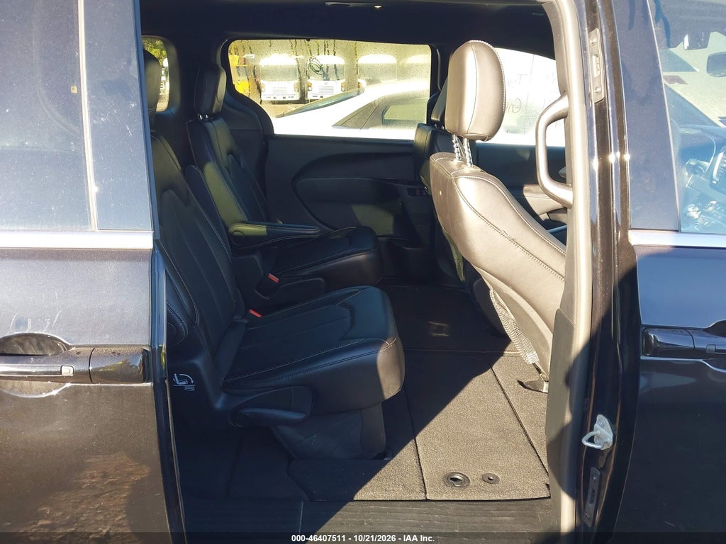 2026 Chrysler Pacifica Select photo 8