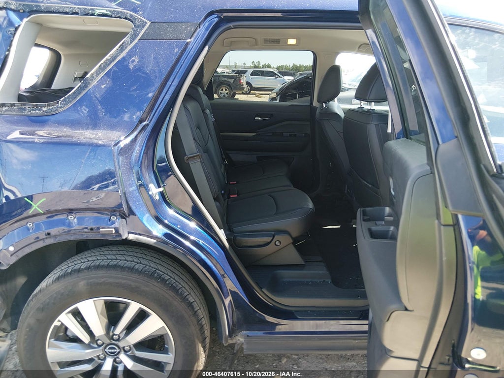 2026 Nissan Pathfinder SL photo 8