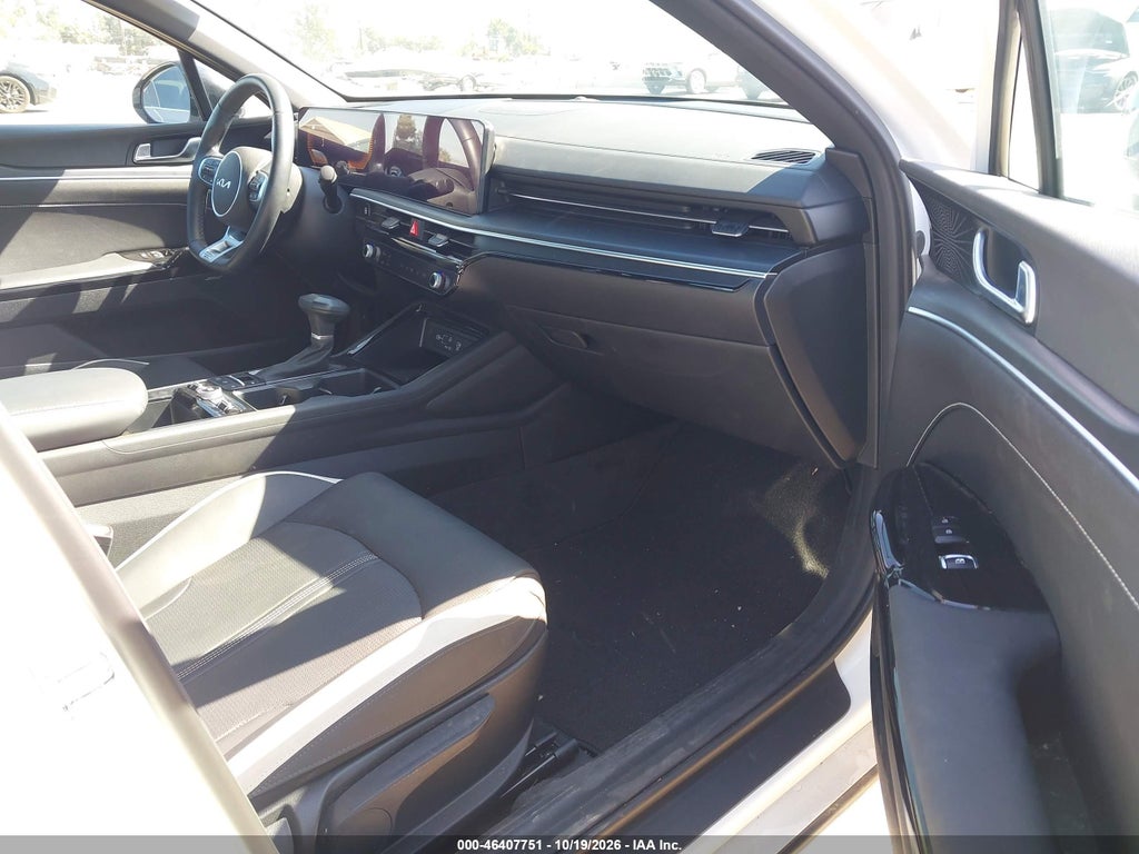 2025 Kia K5 GT-Line photo 5