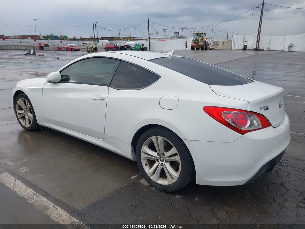 2011 Hyundai Genesis 2.0T photo 3