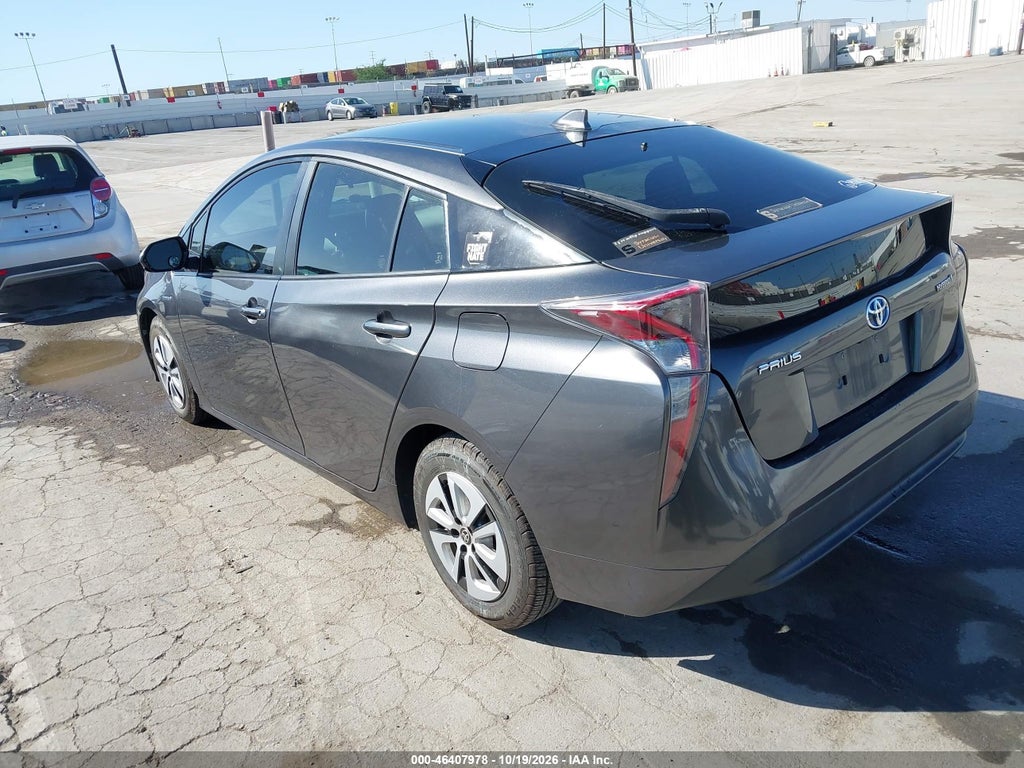 2017 Toyota Prius Three photo 3