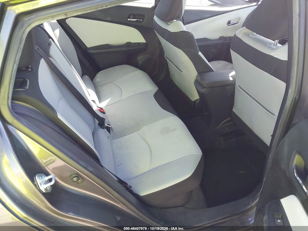 2017 Toyota Prius Three photo 8