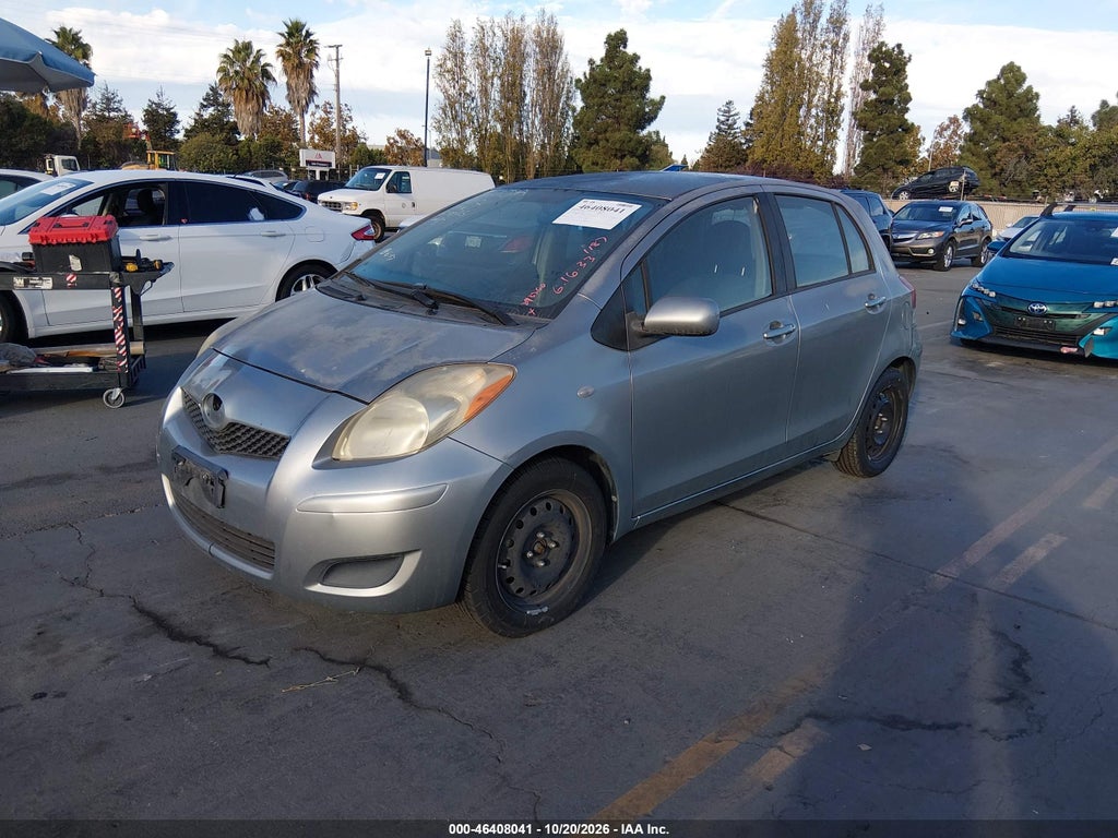 2010 Toyota Yaris photo 2