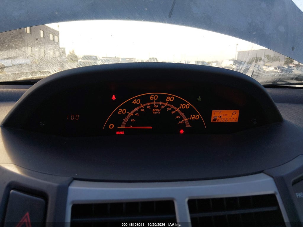 2010 Toyota Yaris photo 7