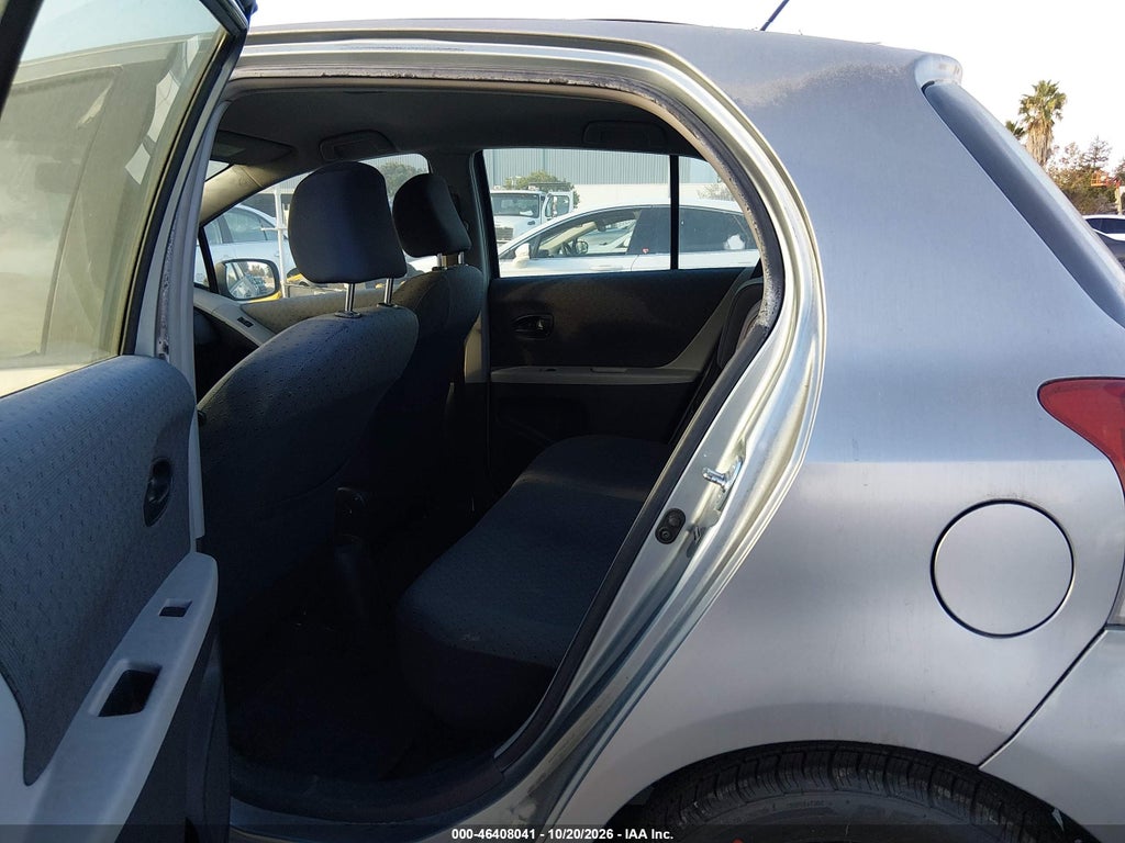 2010 Toyota Yaris photo 8