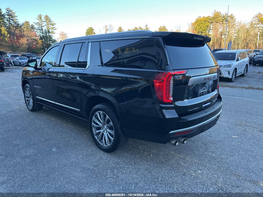 2022 GMC Yukon XL 4WD Denali photo 3