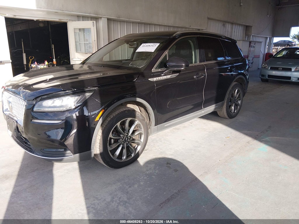 2021 Lincoln Corsair Standard photo 2