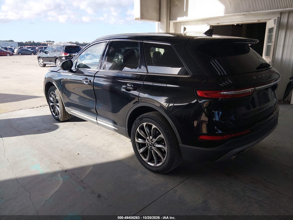 2021 Lincoln Corsair Standard photo 3