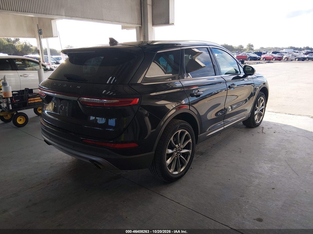 2021 Lincoln Corsair Standard photo 4