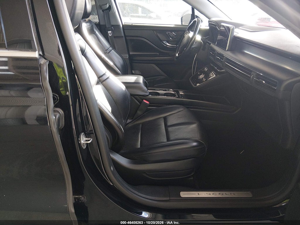 2021 Lincoln Corsair Standard photo 5