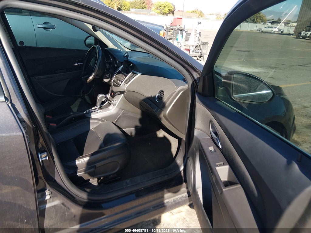 2015 Chevrolet Cruze 2LT Auto photo 5