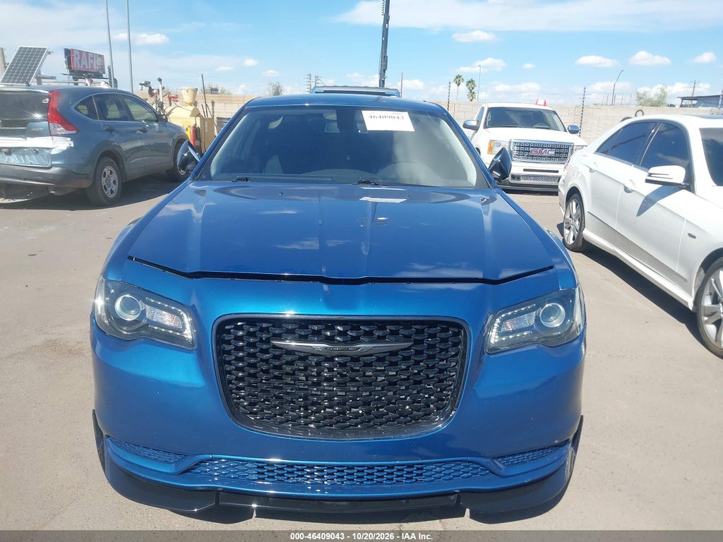 2021 Chrysler 300 Touring photo 6