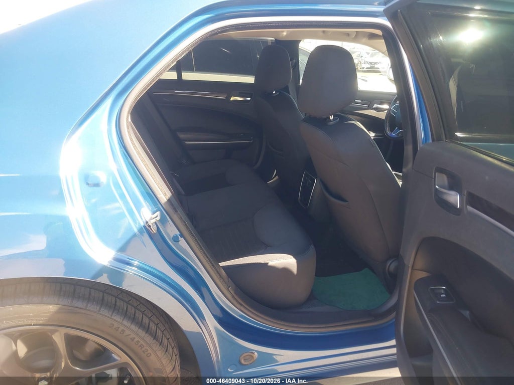 2021 Chrysler 300 Touring photo 8