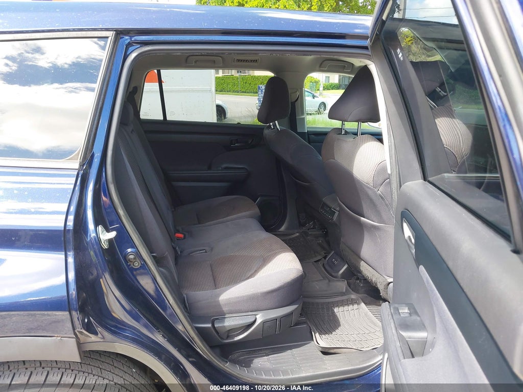 2021 Toyota Highlander L photo 8
