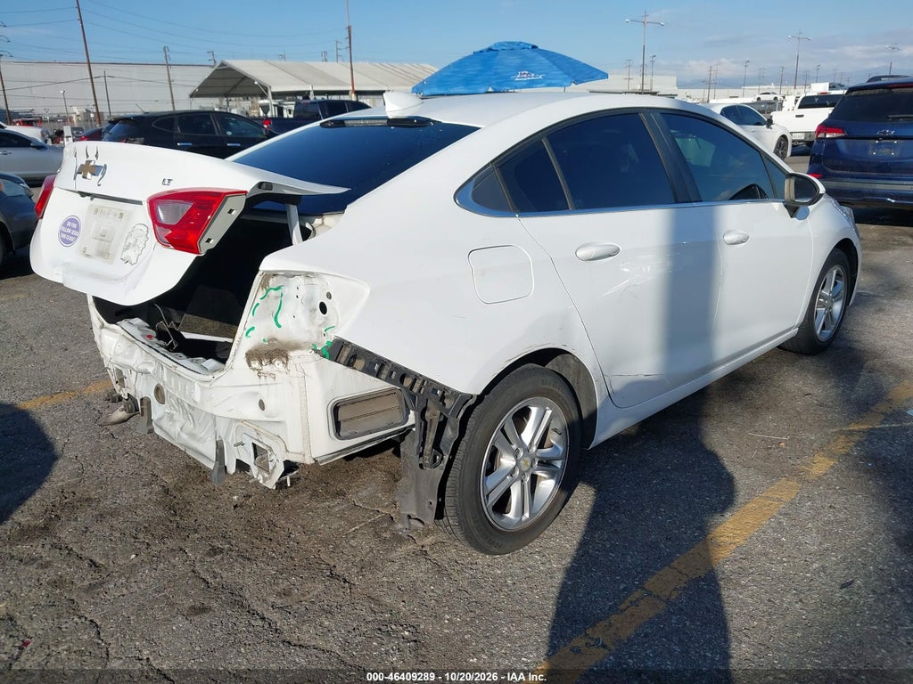 2017 Chevrolet Cruze LT Auto photo 4