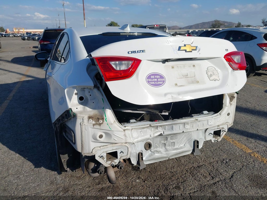 2017 Chevrolet Cruze LT Auto photo 6