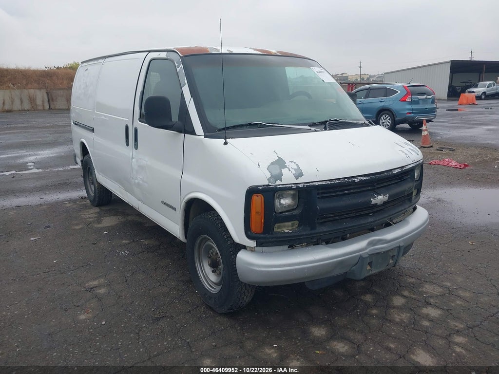 2002 Chevrolet Express photo 1