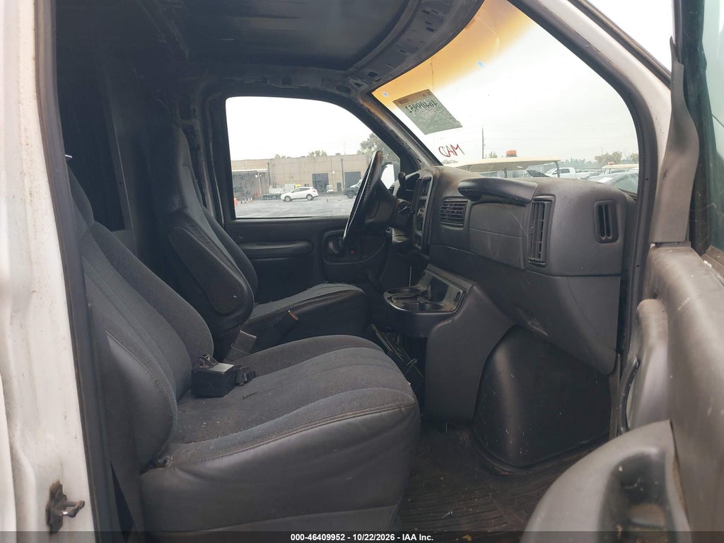 2002 Chevrolet Express photo 5
