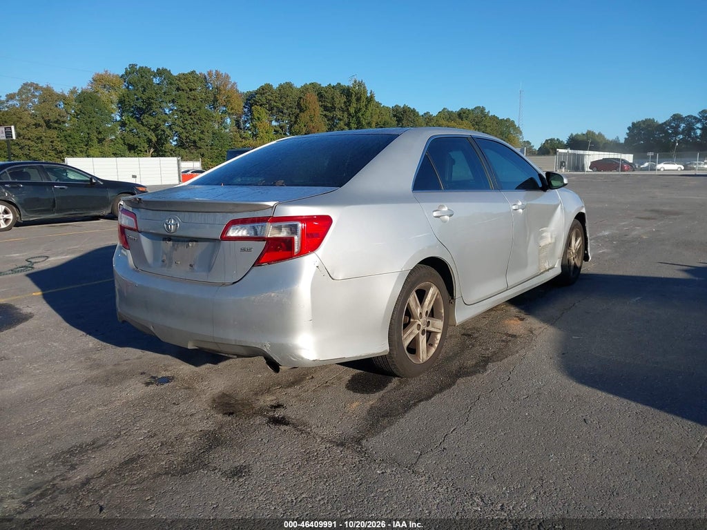 2014 Toyota Camry SE photo 4
