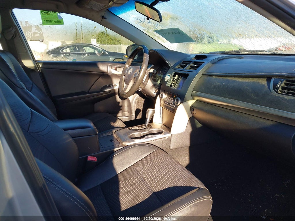 2014 Toyota Camry SE photo 5