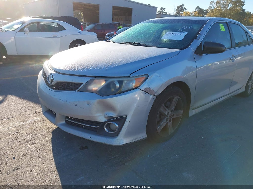 2014 Toyota Camry SE photo 6
