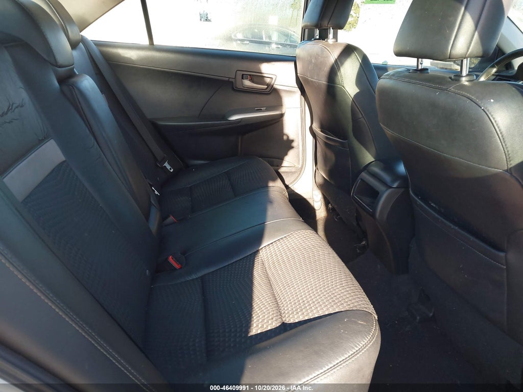 2014 Toyota Camry SE photo 8