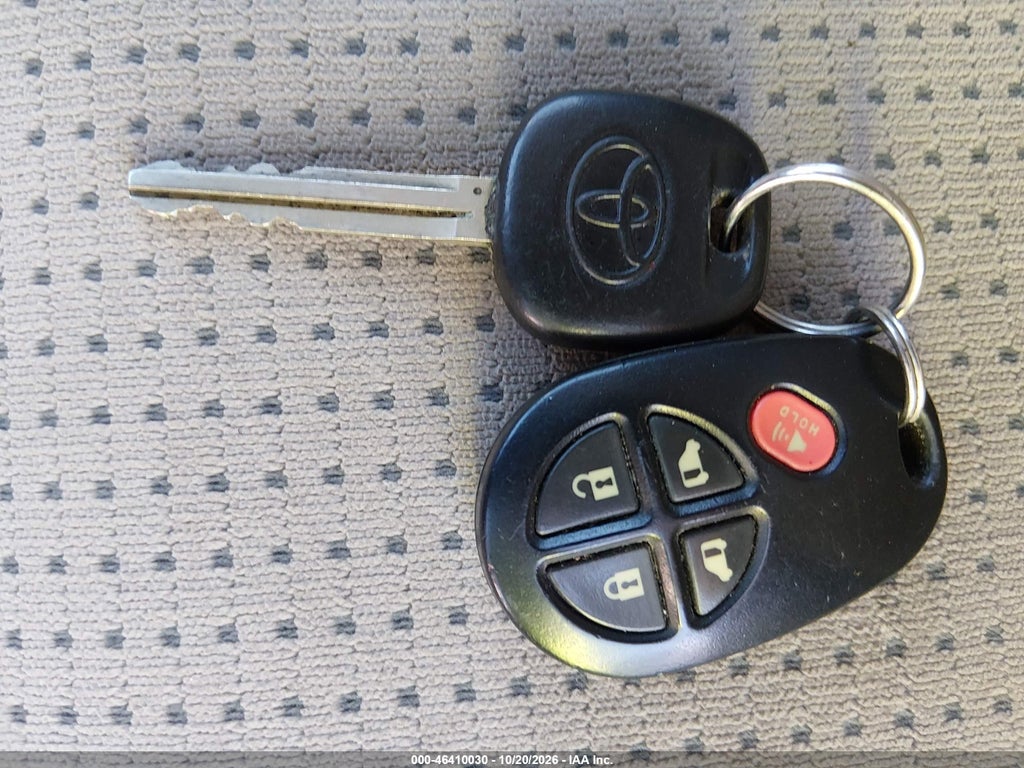 2009 Toyota Sienna LE photo 11