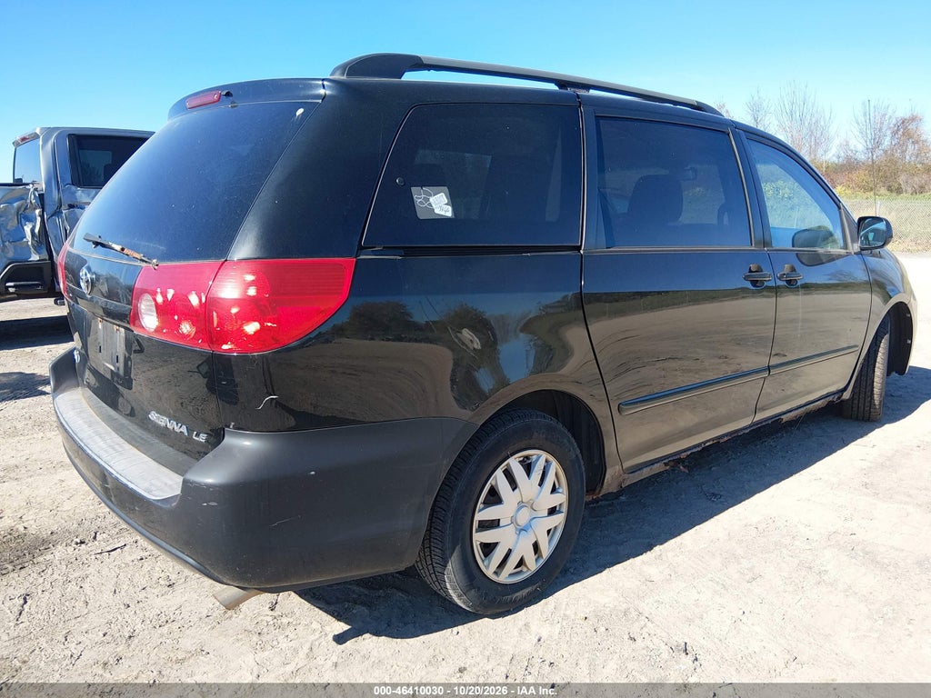2009 Toyota Sienna LE photo 4