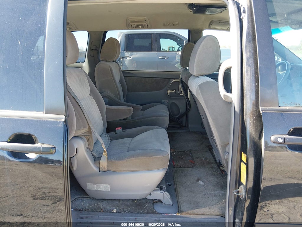 2009 Toyota Sienna LE photo 8