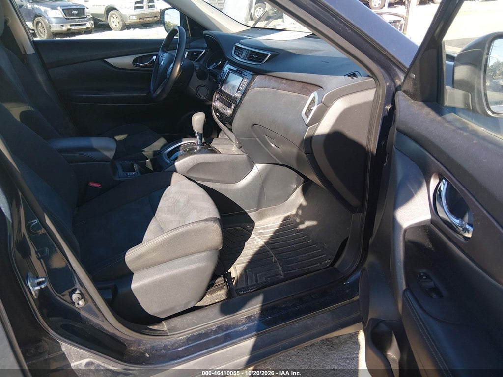2016 Nissan Rogue SV photo 5