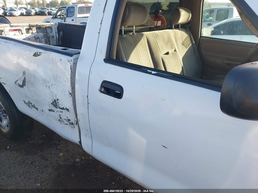2003 Toyota Tundra photo 8