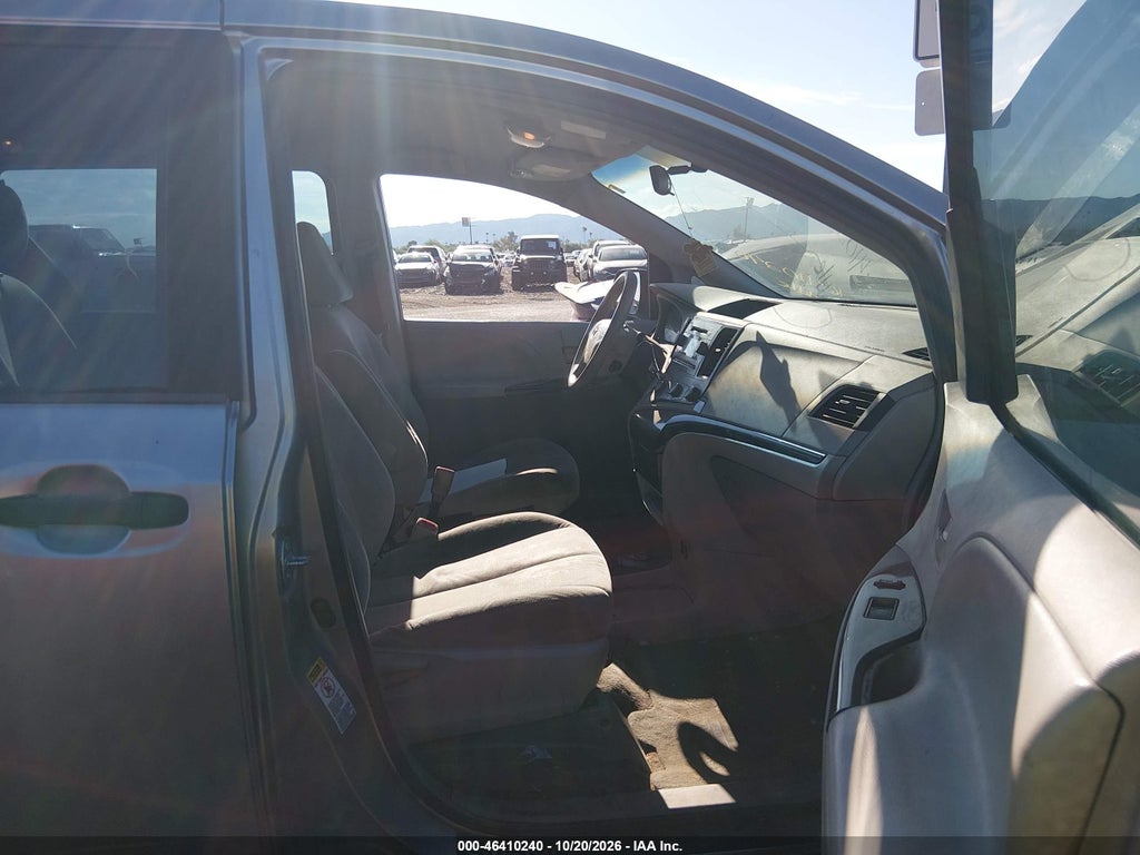 2012 Toyota Sienna Base V6 7 Passenger photo 5
